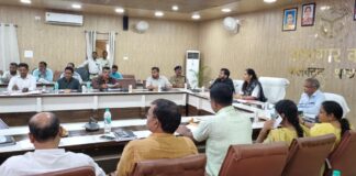 जिलाधिकारी की अध्यक्षता में 12वें अन्तर्राष्ट्रीय योग दिवस मनाये जाने के सम्बन्ध में बैठक सम्पन्न