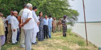 अध्यक्ष जिला पंचायत एवं जिलाधिकारी की अध्यक्षता में ग्राम खजुहा झुनझुनिया में राप्ती नदी के तट पर मॉकड्रिल हुई सम्पन्न