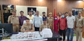 थाना मल्हीपुर पुलिस ,एसओजी व सर्विलांस सेल की बड़ी सफलता, 02 किलो 365 ग्राम अवैध गांजा (कीमत लगभग 1,18,000 रु0 ) सहित खरीद/बिक्री का 19,82,645/-(उन्नीस लाख बयासी हज़ार छः सौ पैतालीस रू0) रूपये नकद भारतीय मुद्रा व 320 रूपये की नेपाली मुद्रा बरामद