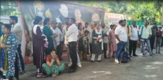 लखनऊ : उप मुख्यमंत्री बृजेश पाठक के आवास पर पहुंची महिला स्वास्थ्य कर्मी, गृह जनपद ट्रांसफर की मांग