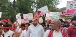 सपा का महंगाई, बिजली समस्या, महिला सुरक्षा पर प्रदर्शन:श्रावस्ती में सैकड़ों कार्यकर्ताओं ने सरकार के खिलाफ नारेबाजी की