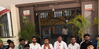हिंदू युवती से दुष्कर्म के आरोपी पर सख्त कार्रवाई हो:महराजगंज में अंतर्राष्ट्रीय हिन्दू परिषद और राष्ट्रीय बजरंग दल ने सौंपा ज्ञापन