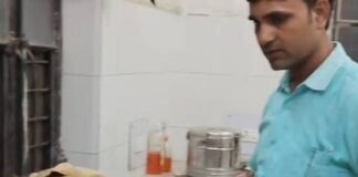 हेलमेट ने बचाई युवक की जान:सड़क दुर्घटना में गंभीर घायल, जिला अस्पताल रेफर