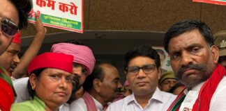 श्रावस्ती में सपा का धरना-प्रदर्शन:राष्ट्रपति के नाम 16 सूत्रीय ज्ञापन सौंपा