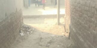 तुलसीराम पुरवा में रास्ता खराब:कच्चा होने से बारिश में कीचड़, लोगों को आवागमन में परेशानी