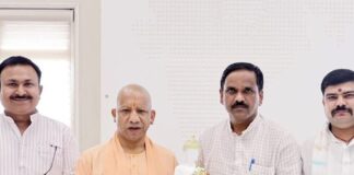 उसका बाजार में कूड़ा नदी पर नए पुल की मांग:CM योगी को सौंपा पत्र, बोले- पुल बनने से व्यापार को मिलेगी नई रफ्तार