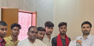 पंचायत सचिव पर विकास कार्यों में धांधली का आरोप:बहराइच में ग्रामीणों ने बीडीओ को ज्ञापन सौंपकर जांच की मांग की