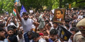 ‘कॉकरोच प्रदर्शन से दूर रहो’, अपने युवाओं से मुस्लिम समाज क्यों कर रहा ये अपील?