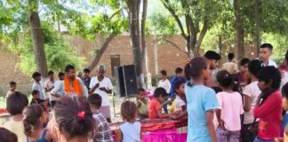 बहराइच के हनुमान गढ़ी मंदिर में विशाल भंडारे का आयोजन:ज्येष्ठ माह के बड़े मंगल पर श्रद्धालुओं ने ग्रहण किया प्रसाद