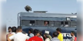 रीवा: डंपर के नीचे आने से सुपरवाइजर की मौत, परिजनों ने जांच और मुआवजे की मांग