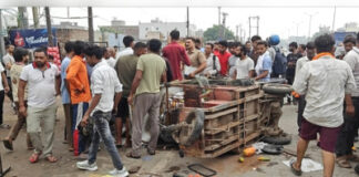 बुलंदशहर: ई-रिक्शा और ऑटो की आमने-सामने टक्कर में दो लाेगाें की दर्दनाक मौत