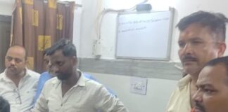 बस्ती माल गोदाम पर ट्रक यूनियन की हड़ताल:अधिकारियों की मध्यस्थता से शनिवार तक स्थगित
