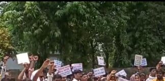 बहराइच में पंचायत सहायकों का प्रदर्शन:मुख्यमंत्री को संबोधित पांच सूत्रीय मांगों का ज्ञापन सौंपा, जमकर की नारेबाजी