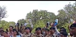 बहराइच पुलिस ने 25 लाख के 101 फोन बरामद किए:गुम हुए मोबाइल पाकर लोगों खिले चेहरे, पुलिस टीम को इनाम