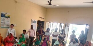 कप्तानगंज ब्लॉक की दो पंचायतों में चौपाल:अधिकारियों ने सुनी ग्रामीणों की समस्याएं, योजनाओं की जानकारी दी