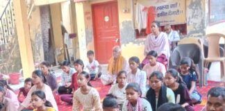 श्रावस्ती बच्चों को गायत्री शक्ति केंद्र में योग का प्रशिक्षण:प्रशिक्षिका ने बताए योग से होने वाले शारीरिक, मानसिक और आध्यात्मिक लाभ