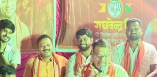 डुमरियागंज में भाजपा द्वारा खटिया बतकही कार्यक्रम का हुआ आयोजन:पूर्व विधायक ने विकास व जनकल्याणकारी योजनाओं पर की चर्चा