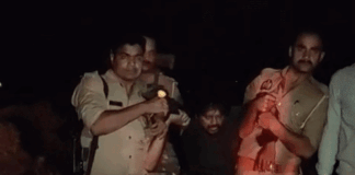 श्रावस्ती में पुलिस मुठभेड़, वांछित गिरफ्तार:सामूहिक बलात्कार व SC/ST एक्ट का आरोपी, पैर में लगी गोली