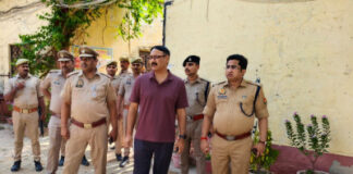 डीएम व एसपी द्वारा उ0प्र0 पुलिस भर्ती परीक्षा को ले परीक्षा केंद्रों का किया औचक निरीक्षण*।