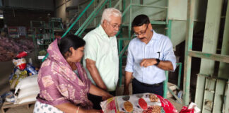 डीएम द्वारा निर्माणाधीन बस स्टेशन मुखलिसपुर एवं टीएचआर प्लांट नाथनगर का किया स्थलीय निरीक्षण।