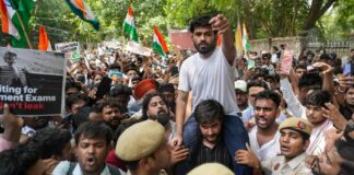 कॉकरोच जनता पार्टी का अगला प्रदर्शन कब और कहां? अभिजीत दिपके ने बताई तारीख