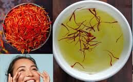 केसर के पानी के उपाय आपके लिए हो सकते फायदेमंद