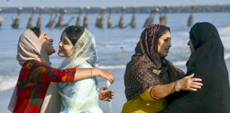 डिजिटल इंडिया में चमक रहीं महिलाएं लेकिन गले की फांस हैं आज भी ये मुद्दे