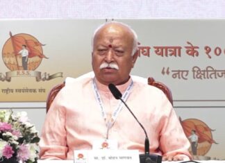 जिस ट्रेन में सफर कर रहे थे मोहन भागवत, उस पर हुआ पथराव, बाल-बाल बचे RSS प्रमुख