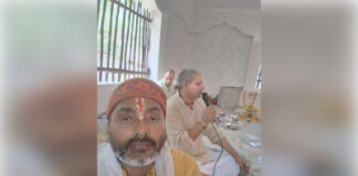 अग्निमंथन से निकली ज्वाला,हवन कुंड में 251 जड़ी बूटियों से निर्मित हवन सामग्री से दी गई आहुति