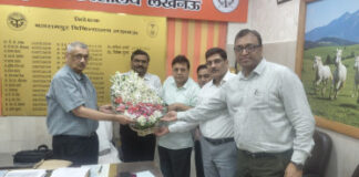 बलरामपुर चिकित्सालय के नये निदेशक को दी बधाई