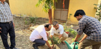संयुक्त चिकित्सालय ठाकुरगंज में हुआ पौधारोपण कार्यक्रम