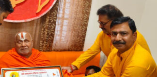 लक्ष्मण टीला की न्यायिक लड़ाई लड़ रहे ऋषि त्रिवेदी राम भद्राचार्य से मिले