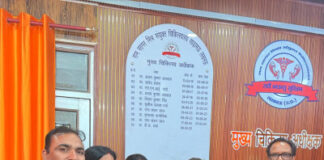 राम सागर मिश्र चिकित्सालय पहुंचे नर्सेस संघ के महामंत्री