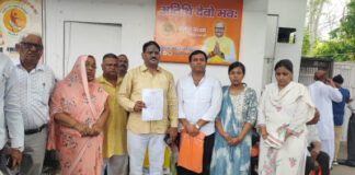 बागपत से आए पीड़ित परिजनों ने की डिप्टी सीएम पाठक से मुलाकात