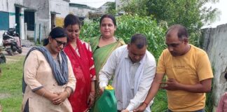 परिषदीय प्राथमिक विद्यालय फत्तेपुरवा में हुआ वृक्षारोपण:पर्यावरण संतुलन हेतु छात्रों व शिक्षकों ने लगाए विभिन्न पौधे