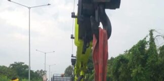 पुरैना-बसहवा मार्ग पर दो कारों की टक्कर:समय पर राहत कार्य से टला बड़ा हादसा