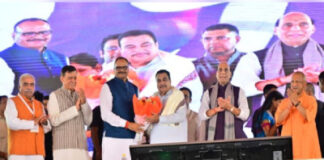 हवा में उड़ने वाली बस लाने वाला हूँ : नितिन गड़करी