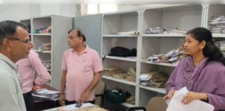 सागर कलेक्टर का औचक निरीक्षण, लापरवाही पर सहायक ग्रेड-3 तत्काल निलंबित