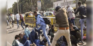 विपक्ष ने बिहार में छात्रों पर बर्बरता के लिए गृहमंत्री से की जवाबदेही की मांग
