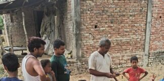 बहराइच में पशुओं को बीमारियों से बचाने जागरूकता अभियान:डॉक्टर घर-घर जाकर दे रहे टीकाकरण की जानकारी