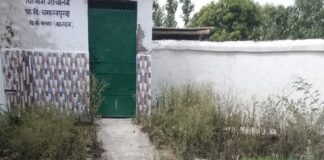 प्राथमिक विद्यालय में गंदगी का ढेर लगा:बहराइच के भवानियापुर वनघुसरी स्कूल में सफाई न होने से परेशानी
