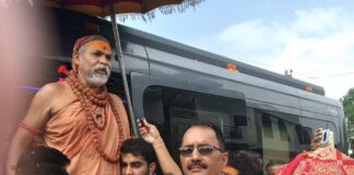 महराजगंज पहुंची शंकराचार्य की गौ रक्षा यात्रा:सेखुआनी चौराहे पर हुआ भव्य स्वागत, गौ माता को राष्ट्र माता का दर्जा देने की मांग दोहराई