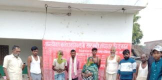 सरकारी दुकानदार ने ‘एक पेड़ मां के नाम’ लगाया:रामपुर धोबिया हार में ग्रामीणों को वृक्षारोपण के लिए प्रेरित किया