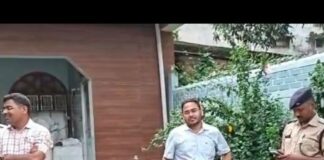 नौतनवा में तस्करी के संदेह में छापा:घर से 18 गट्ठर जूते-चप्पल बरामद, पुलिस जांच में जुटी