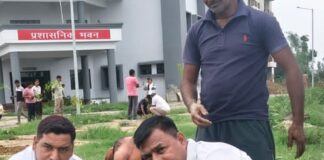 गौर थानाध्यक्ष अतुल अंजान ने किया पौधरोपण:’एक पेड़ मां के नाम’ अभियान के तहत दिया पर्यावरण संरक्षण संदेश