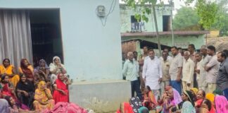 बस्ती में विधायक राजेंद्र चौधरी मृतक के घर पहुंचे:परिवार को सांत्वना दी, हर संभव मदद का आश्वासन