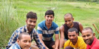 बस्ती में युवाओं ने किया पौधरोपण:पर्यावरण संरक्षण का दिया संदेश, तालाब किनारे लगाए पौधे