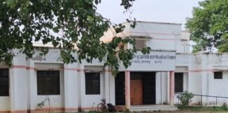 कप्तानगंज BEO कार्यालय, कस्तूरबा विद्यालय में गंदगी का अंबार:बरसात में जलभराव से बच्चों की सुरक्षा खतरे में