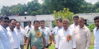 फरेन्दा में पीड़ित परिवार को टीएससीटी ने दिए 51 लाख:टीम सदस्यों के असामयिक निधन पर देती है आर्थिक सहायता