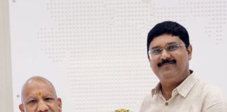 नौतनवा विधायक ने सीएम से मुलाकात की:प्राथमिक स्वास्थ्य केंद्र के जर्जर भवनों के पुनर्निर्माण की मांग की